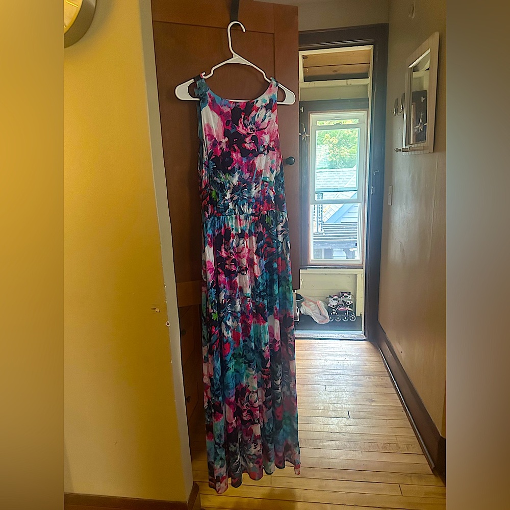 Gorgeous floral print Cynthia Rowley maxi dress!